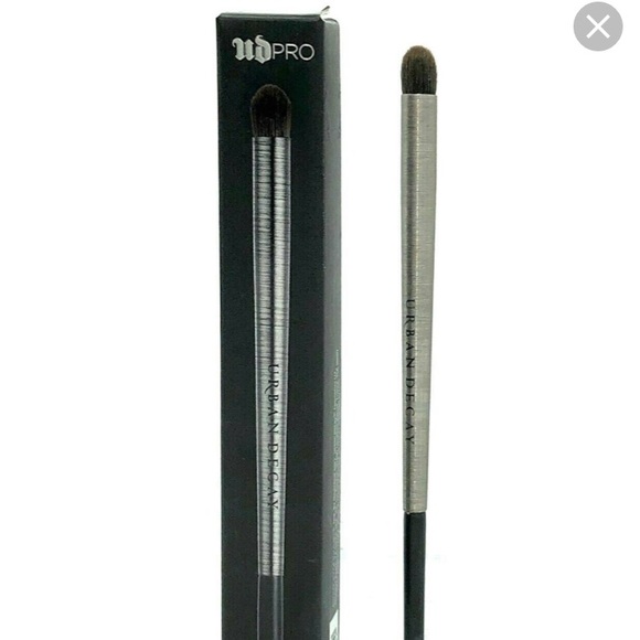 🌟NEW🌟 Urban decay eyeshadow contouring brush - Picture 1 of 5